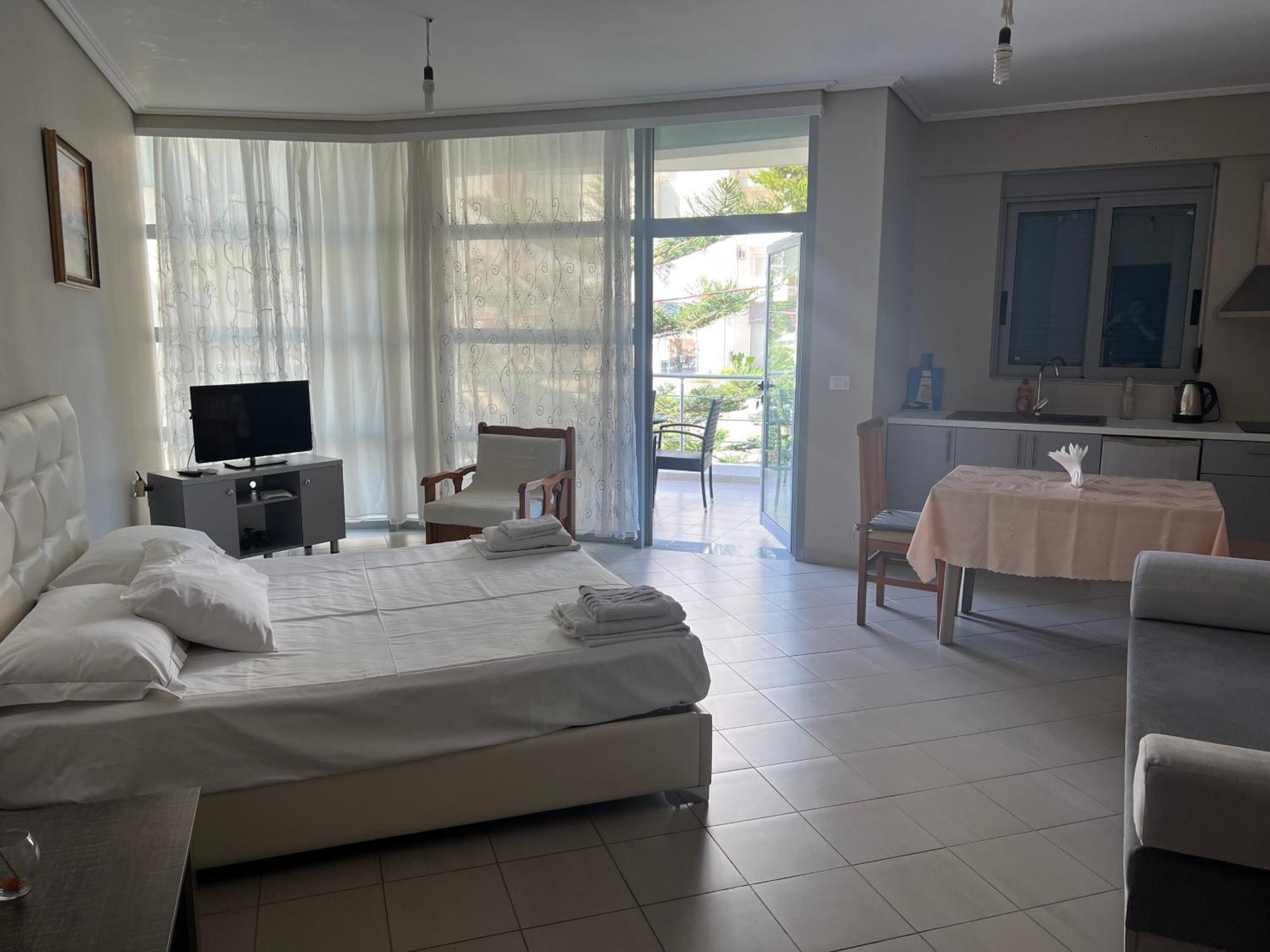 Lorenso Guest House Sarandë 외부 사진